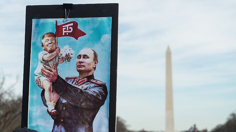 Kreativer Protest am 20. Januar vor dem Lincoln-Denkmal: Frauenrechtlerinnen kritisieren Putin und Trump. 