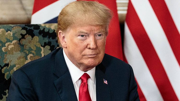 Donald Trump hatte schon auf dem Nato-Gipfel gegen Deutschland ausgeteilt, nun wiederholt er seine Vorwürfe.