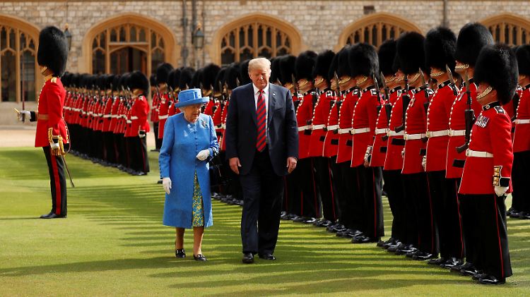 Im vergangenen Sommer hatte Trump die Queen bei einem normalen Arbeitsbesuch in Großbritannien schon einmal getroffen.