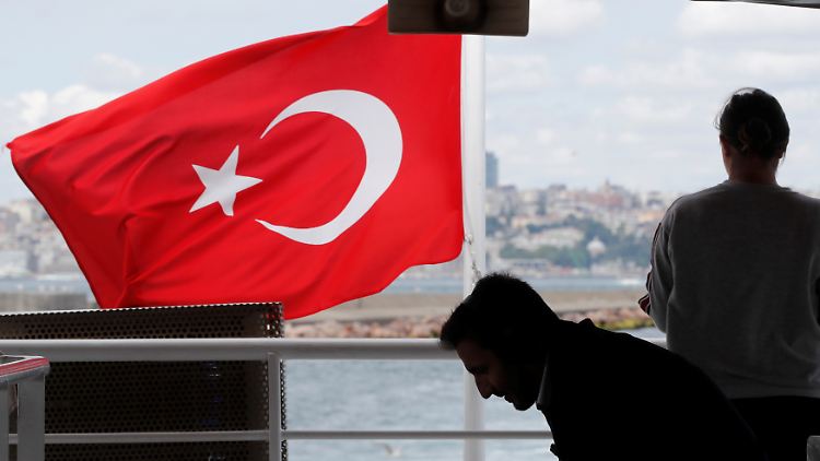 Fährverkehr auf dem Bosporus: Fitch stellt eine weitere Verschlechtung der Ratingnote in Aussicht.