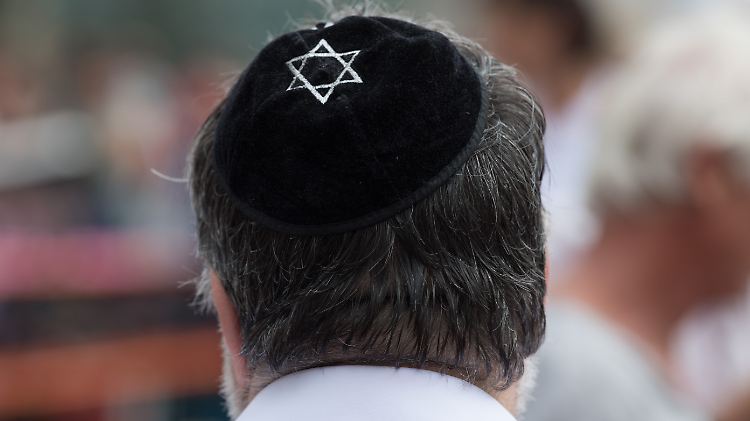 Der Professor wurde im Bonner Hofgarten vom Täter auf seine Kippa angesprochen und anschließend geschlagen.