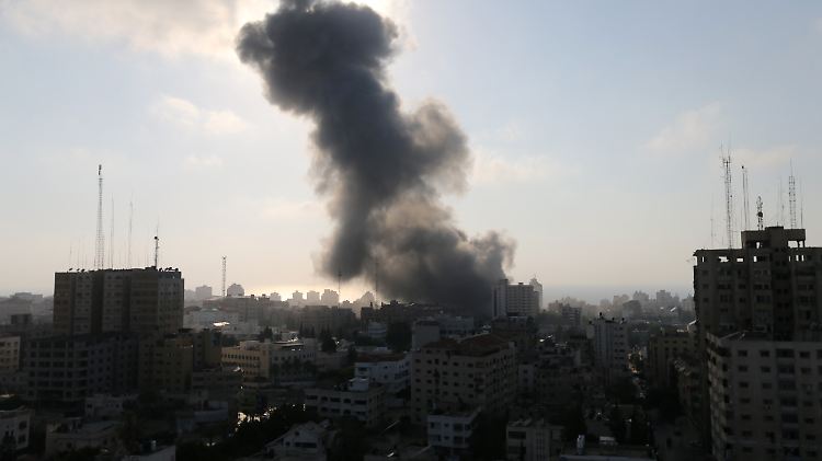 Am Samstag wurden bei einem Angriff auf ein mehrstöckiges Gebäude in Gaza mindestens zwei Jugendliche getötet.