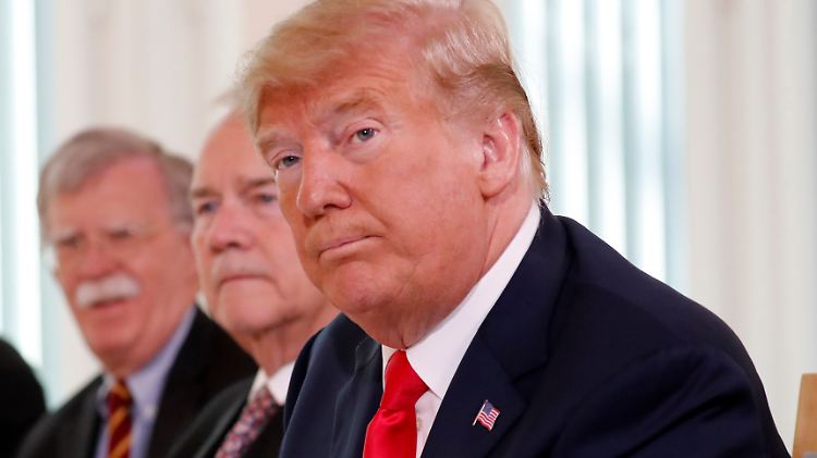 Staatschef Trump kritisiert sein eigenes Land für das schlechte Verhältnis zu Russland.