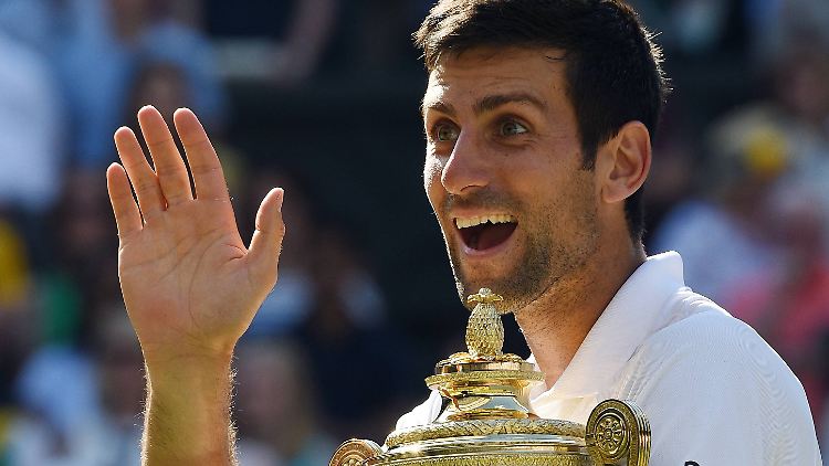 Djokovic winkt seinem Sohn auf der Tribüne - 'Ja guck mal hier, was der Papa gewonnen hat'.