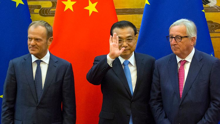 Die EU-Spitzen Tusk (l.) und Juncker (r.) trafen sich in Peking mit Premier Li.