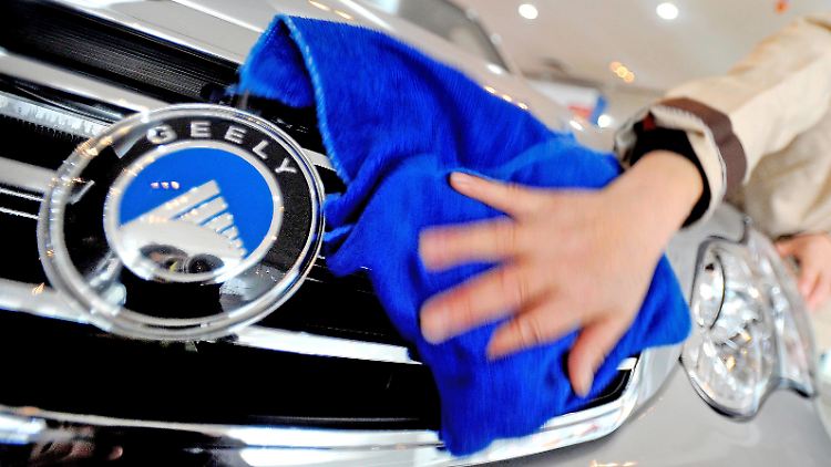 Der bislang größte Deal des Jahres: Der chinesische Autobauer Geely stieg bei Daimler ein.