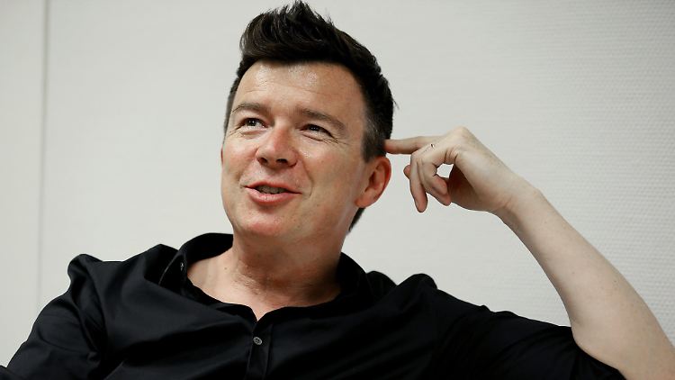 Astley fühlt sich heute "wie ein Hobbymusiker, der auf Tour gehen darf".