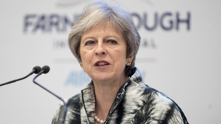 Die Brexit-Hardliner setzen May weiter kräftig zu.