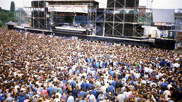 160.000 Karten wurden für das Konzert von Bruce Springsteen in Ost-Berlin verkauft, es dürften doppelt so viele dagewesen sein.