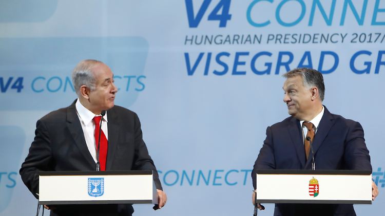 Benjamin Netanjahu und Viktor Orban beim Treffen der Visegrad-Staaten in Budapest im vergangenen Jahr.