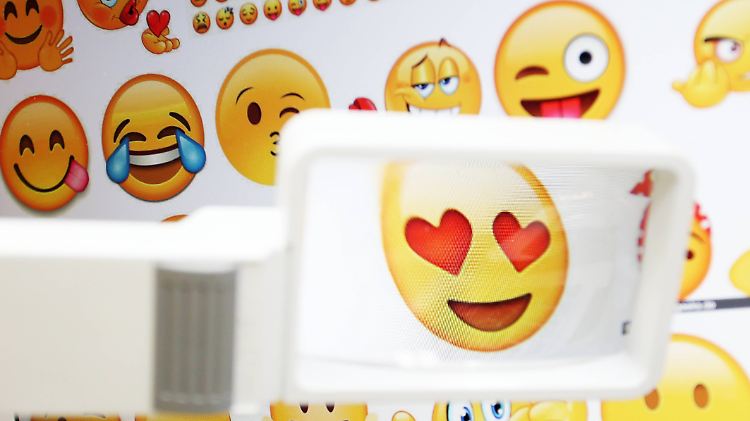 Wissenschaftler schauen sich den Umgang mit Emojis mal ganz genau an.