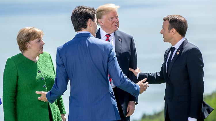 Merkel, Trudeau, Trump und Macron im Gespräch beim G7-Gipfel 2018 in Kanada.