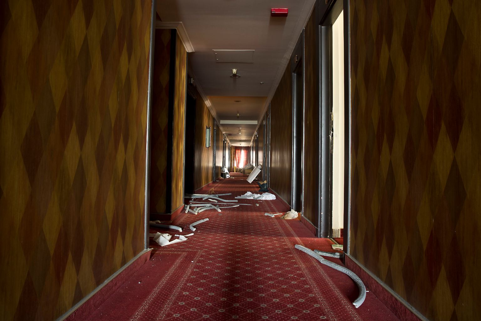 Im Hotel Hesperia im Herzen von Athen hat seit Jahren niemand mehr übernachtet. Auf dem Höhepunkt der  Finanzkrise wurde das Haus geschlossen.