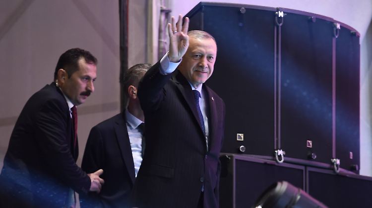 Ist auch ohne Ausnahmezustand noch mächtig genug: Präsident Erdogan