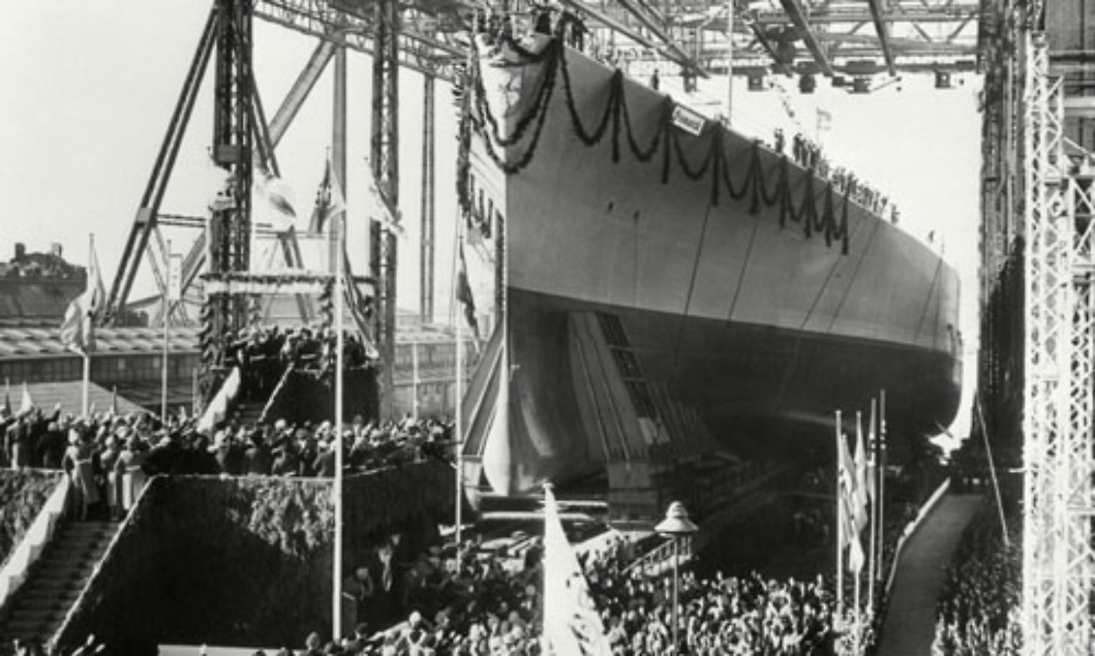 Am 14. Februar 1939 wird sie vom Stapel gelassen. Die Bismarck - benannt nach dem früheren Reichskanzler Otto von Bismarck. Sie ist das größte und kampfstärkste Schiff ihrer Zeit und gilt als unsinkbar.