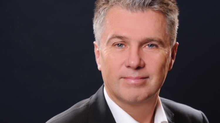 Erik Kirschbaum ist US-Korrespondent der "L. A. Times" in Deutschland. Er lebt seit Ende der 80er-Jahre in Berlin und hat ein Buch über Bruce Springsteens Auftritt in Berlin geschrieben.