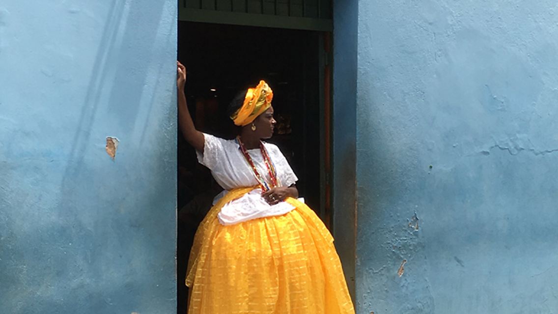 Fotograf des Jahres wird der Schweizer Alexandre Weber, der mit dem IPhone6S im brasilianischen Salvador de Bahia diese tradtionell gekleidete Frau ablichtete. Der Anthropologe und Kunsthistoriker fotografiert vor allem auf Reisen.