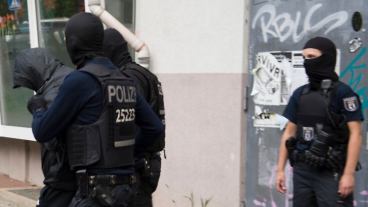 Mit einer Razzia ging die Polizei gegen Mitglieder einer Großfamilie in Berlin vor.