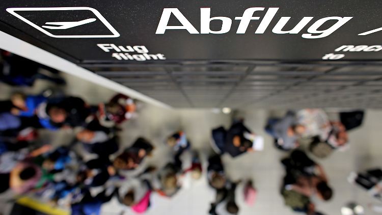 Linienflüge innerhalb Deutschlands, Europas und darüber hinaus sind billiger. Pauschalreiseflüge wurden nicht ausgewertet.