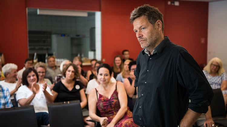 Nicht er selbst sei wichtig, sondern Kandel, sagt Habeck. 