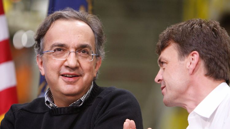 Sergio Marchionne leitete 14 Jahre lang die Geschicke von Fiat und Fiat Chrysler - nun folgt ihm Mike Manley (r.) nach.