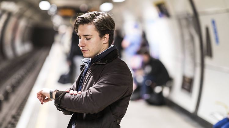 Beim Warten auf die U-Bahn scheint die Zeit manchmal besonders langsam zu vergehen.