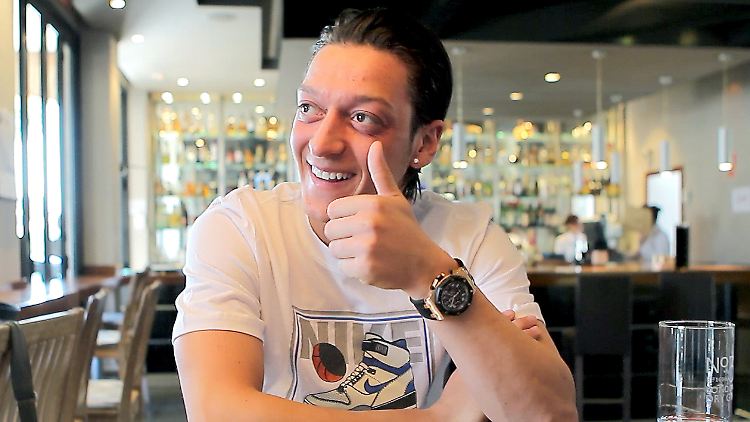 Bekommt Rückendeckung von der Freundin: Mesut Özil.