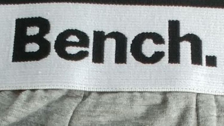 Der Bench-Schriftzug verschwindet aus Deutschland.