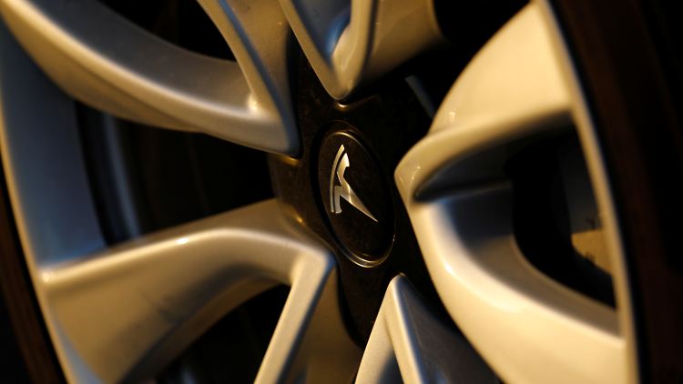 Tesla kämoft an vielen Frontenp