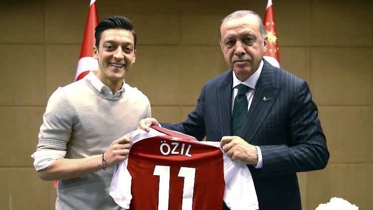 Joachim Löws Berater Harun Arslan glaubt, dass dieses Treffen nicht hätte stattfinden müssen.