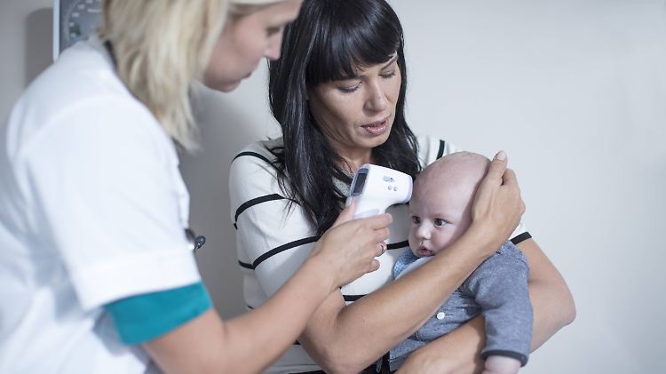 Der Berufsverband der Kinder- und Jugendärzte ist gegen Spahns Plan offener Sprechstunden, denn die Ärzte seien überlastet.