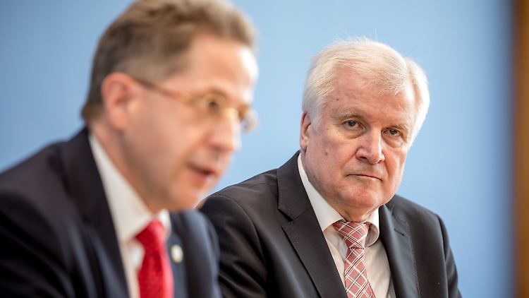 Hans-Georg Maaßen und Horst Seehofer in der Bundespressekonferenz.