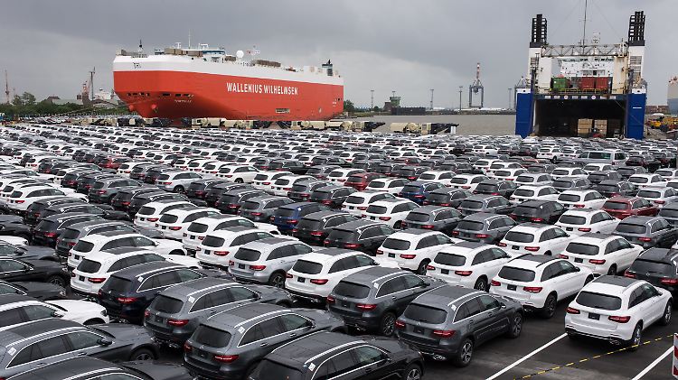 Konjunkturrisiken aus Übersee: Die von US-Präsident Trump angedrohten Auto-Zölle werfen dunkle Schatten auf die deutschen Exportaussichten.