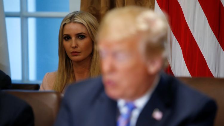 Anfangs galt Ivanka noch als eine Art "Löwenbändigerin" ihres Vaters. Zuletzt trat sie politisch kaum in Erscheinung.