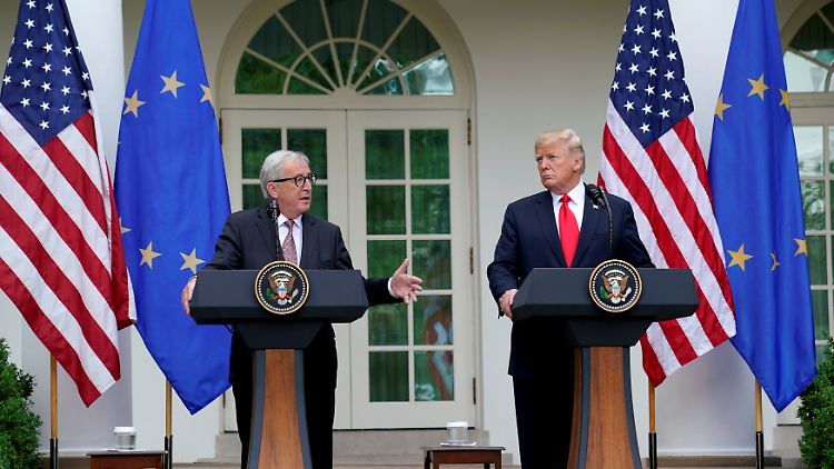 Gegen den Platzhirsch zurückgekeilt: Jean-Claude Juncker mit US-Präsident Donald Trump bei ihrem gemeinsamen Auftritt im Rosengarten des Weißen Hauses.