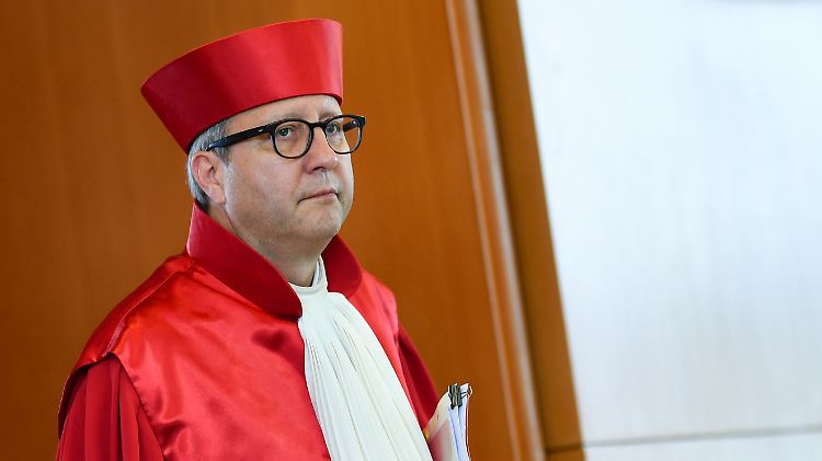 Andreas Voßkuhle rügt besonders die Wortwahl von Horst Seehofer während der Flüchtlingsdebatte.