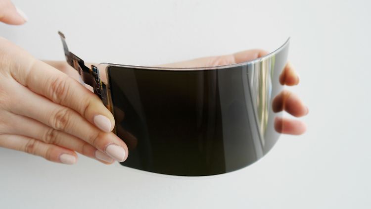 Samsungs neues OLED kann man biegen, aber nicht brechen.