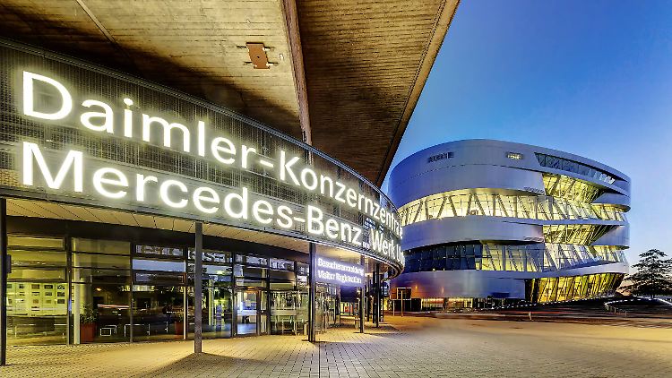 Der Autobauer Daimler soll ab 2020 aus drei selbstständigen Aktiengesellschaften unter einem gemeinsamen Dach bestehen.