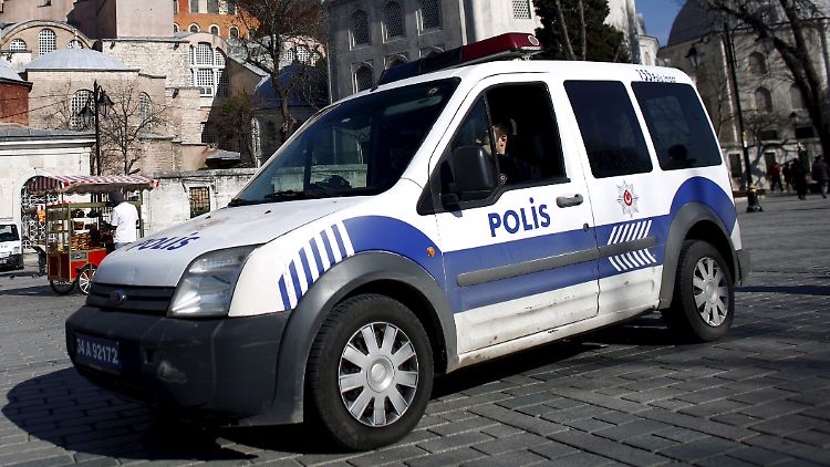 Lynchjustiz in Istanbul: Polizisten befreiten den Mann aus den Händen der Angreifer, er starb jedoch auf dem Weg ins Krankenhaus. (Archivbild)