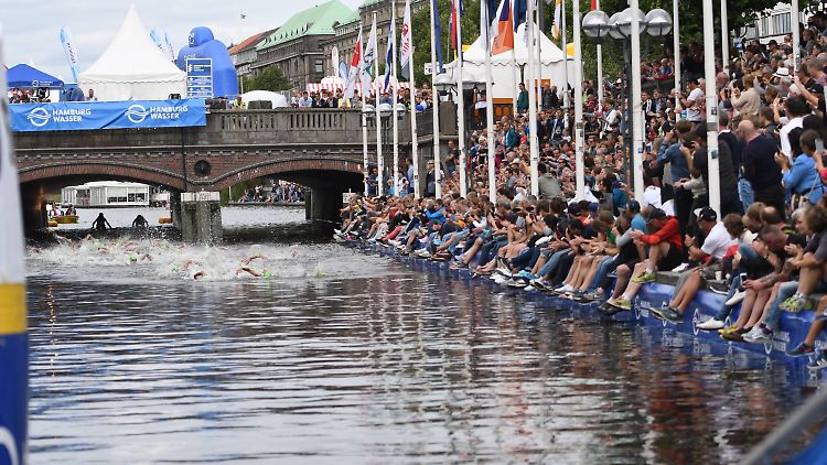 Die Teilnehmer und Teilnehmerinnen am Ironman in Hamburg müssen in diesem Jahr auf die Disziplin Schwimmen verzichten.