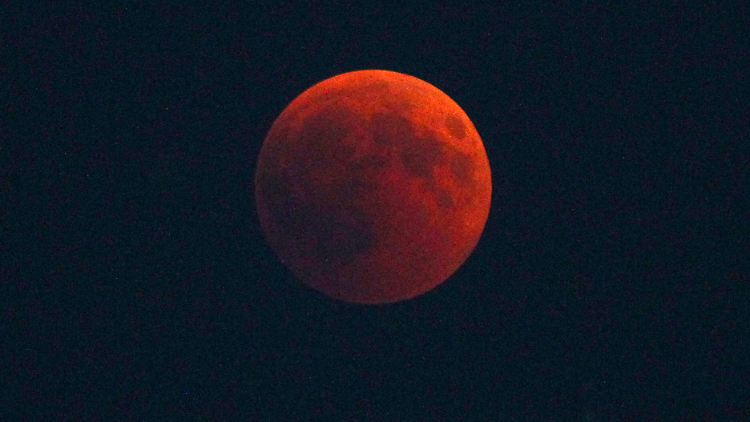 Richtig rot war der Mond im bayrischen Füssen.