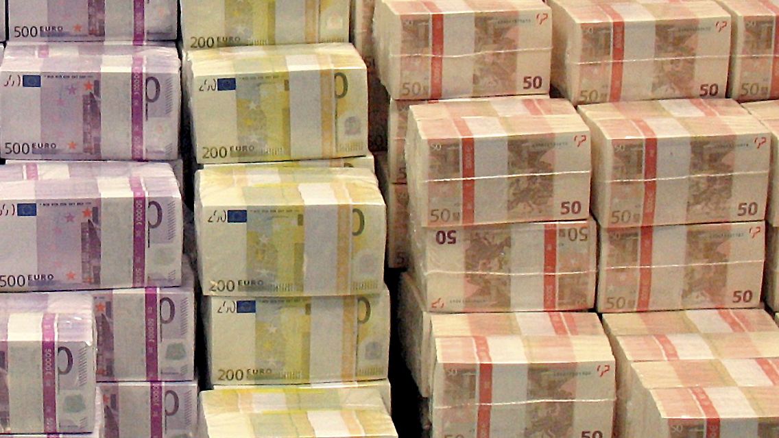 Mit kaum vorstellbaren Summen, ein Großteil als Bürgschaften, haben die EU-Staaten den Banken geholfen.