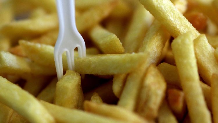 Für die Herstellung von Pommes Frites werden ausschließlich große Kartoffel-Knollen verwendet. Diese sind in diesem Jahr allerdings eine Rarität.