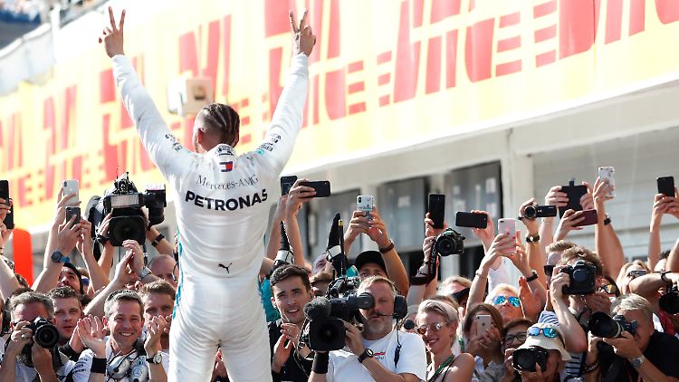 Mercedes-Star Lewis Hamilton veredelte seine Pole Position in Ungarn mit dem Sieg.