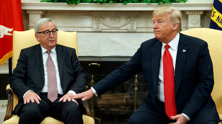 EU-Kommissionspräsident Jean-Claude Juncker (l) und US-Präsident Donald Trump (r) einigen sich in der vergangenen Woche auf einen Deal im Handelsstreit.