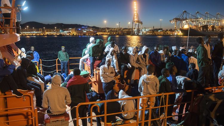 Von Freitag bis Sonntag wurden vor der spanischen Küste mehr als 1400 Flüchtlinge gerettet.