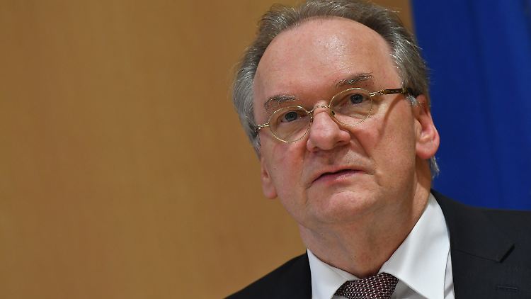 Haseloff: "Wir müssen mehr Menschen zurückführen"