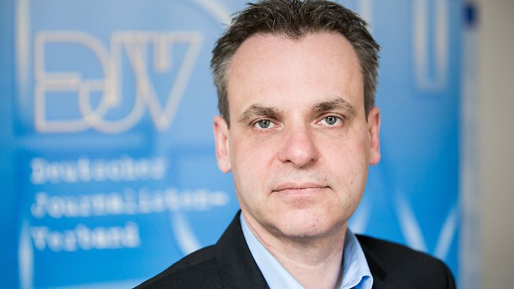 Das Erstellen von "Feindeslisten" sei kein "Hobby wie Briefmarkensammeln", sagt Frank Überall vom DJV.