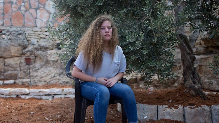 Die 17-jährige Tamimi träumt von einem Land Palästina ohne Grenzen, in dem Muslime, Juden und Christen friedlich zusammenleben.