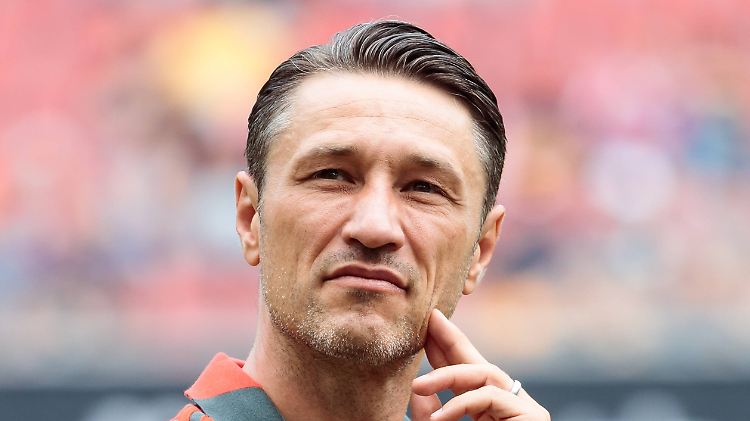 Niko Kovac grübelt über die taktische Ausrichtung des FC Bayern.